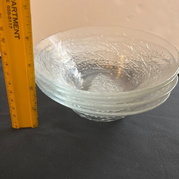 Retired Arcorco Raised Design Christmas Dinner Set for 4 Plates, Bowls, Saucers - Picture 6 of 6